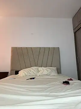 Julietalcl online show from February 2026 07:15:02 PM