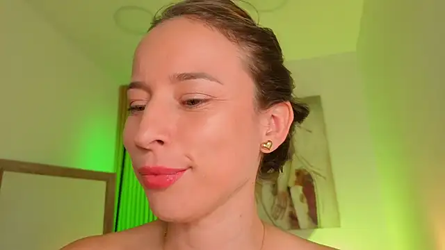 Margot Robbiee online show from November 2025 01:55:02 PM