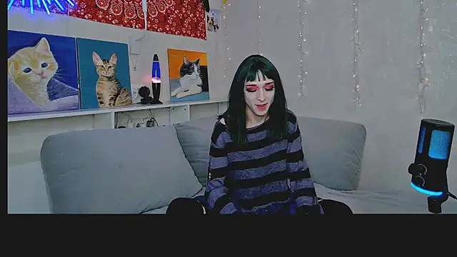 whoalexxa online show from November 2025 12:22:02 PM