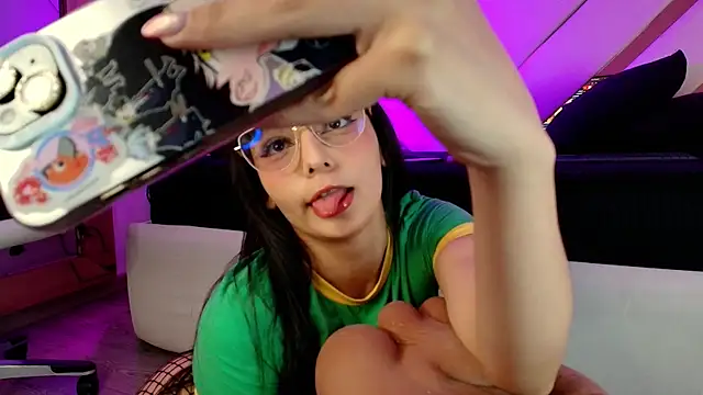 michelle cutee  online show from June 2026 07:58:02 PM