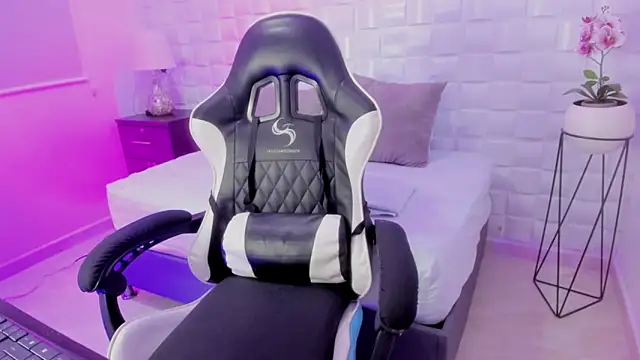 Snapshot of dulce757_ chatting on October 2025 08:20:01 PM dulce757 online show from October 2025 08:20:01 PM