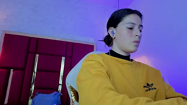 moon winy online show from March 2026 11:21:01 AM