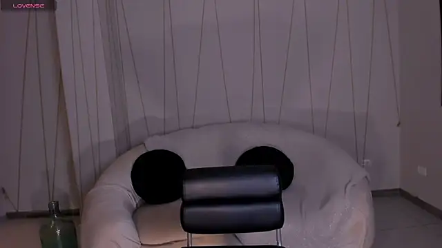 AnnieMonroe1 online show from November 2025 11:43:01 AM