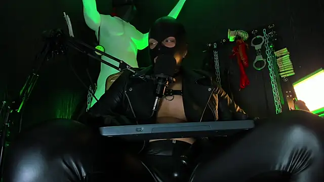 Snapshot of Master_Connor_BDSM chatting on April 2026 10:22:01 PM Master Connor BDSM online show from April 2026 10:22:01 PM