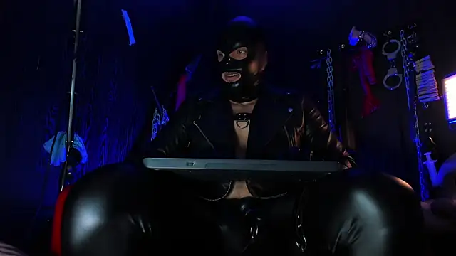 Snapshot of Master_Connor_BDSM chatting on April 2026 02:27:02 AM Master Connor BDSM online show from April 2026 02:27:02 AM