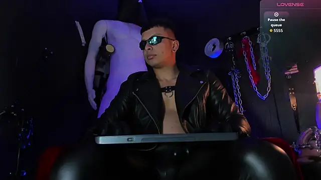 Snapshot of Master_Connor_BDSM chatting on May 2026 11:13:02 PM Master Connor BDSM online show from May 2026 11:13:02 PM