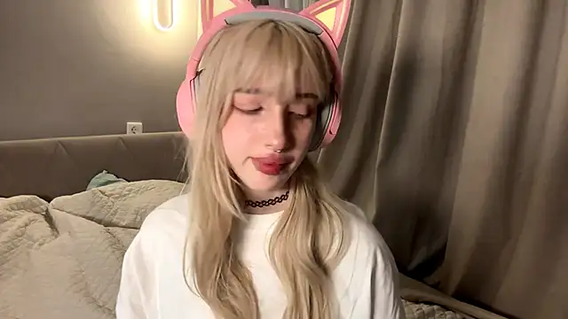 Milkmoriee online show from October 2025 03:46:01 PM