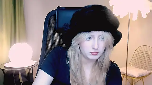 Snapshot of ScarlettScril chatting on November 2025 09:30:01 AM ScarlettScril online show from November 2025 09:30:01 AM