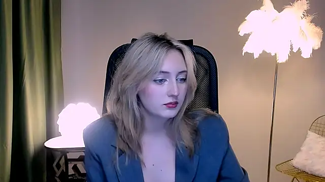 Snapshot of ScarlettScril chatting on November 2025 06:35:01 AM ScarlettScril online show from November 2025 06:35:01 AM