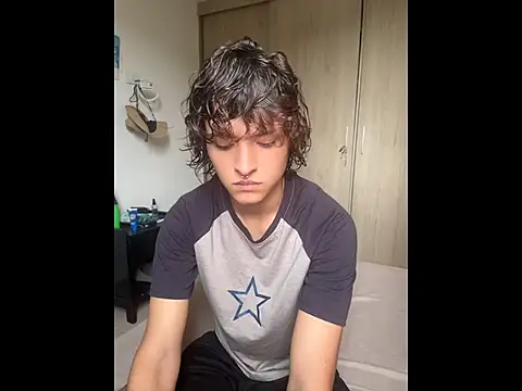 Snapshot of JoelnClouds chatting on May 2026 04:35:01 PM JoelnClouds online show from May 2026 04:35:01 PM