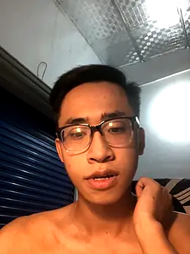 liamhn2k4 online show from October 2025 02:08:01 PM