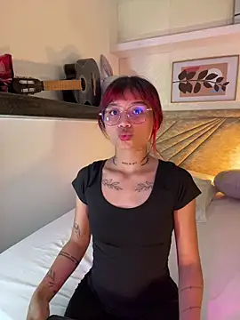 Emma duff online show from April 2026 07:22:01 PM