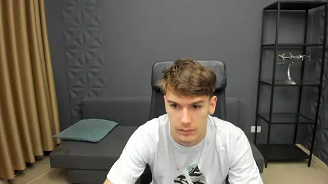 Snapshot of BradyFlint chatting on April 2026 04:43:01 AM BradyFlint online show from April 2026 04:43:01 AM