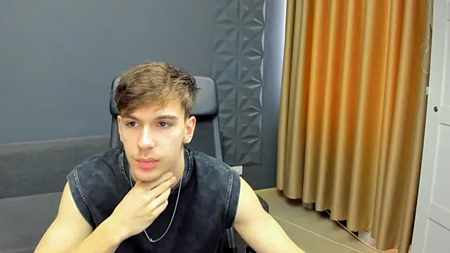 Snapshot of BradyFlint chatting on April 2026 10:13:01 AM BradyFlint online show from April 2026 10:13:01 AM