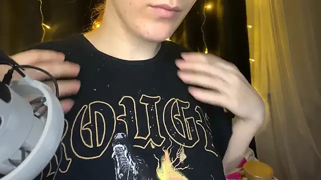 Snapshot of Veksal1a chatting on November 2025 04:29:02 AM Veksal1a online show from November 2025 04:29:02 AM