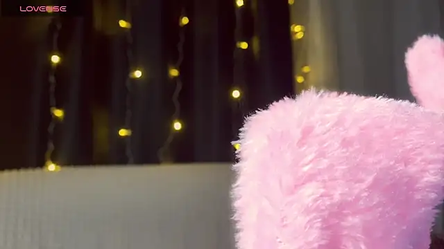 Snapshot of Veksal1a chatting on November 2025 04:42:02 PM Veksal1a online show from November 2025 04:42:02 PM