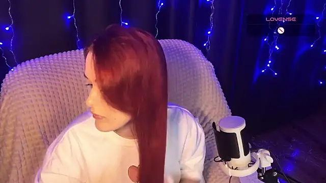 Snapshot of Veksal1a chatting on February 2026 06:37:02 PM Veksal1a online show from February 2026 06:37:02 PM