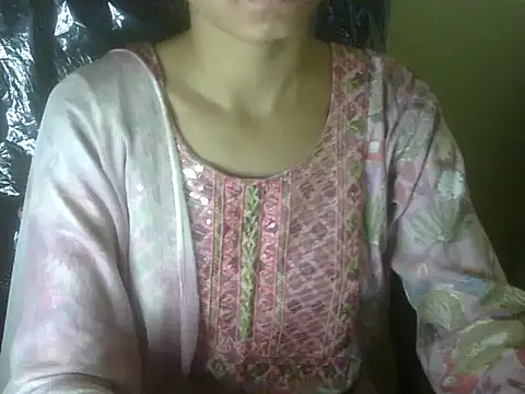 Snapshot of Shezi_N chatting on November 2025 12:43:01 AM Shezi N online show from November 2025 12:43:01 AM