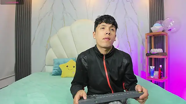 hoot booys  online show from March 2026 07:33:01 PM