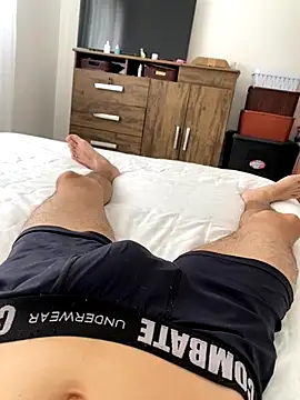 leozin01 online show from October 2025 05:42:01 PM