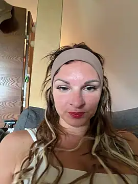 kinkysarahx online show from May 2026 08:12:02 AM