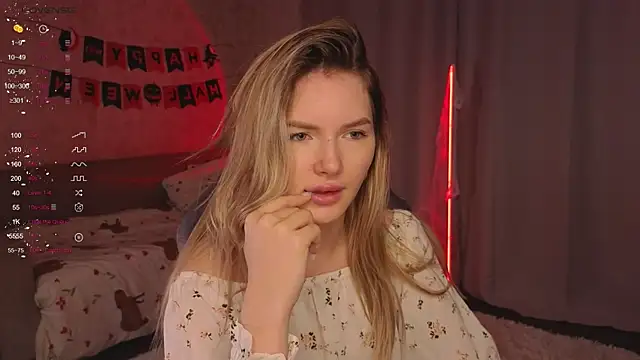 Snapshot of EvelynSin chatting on November 2025 10:39:02 AM EvelynSin online show from November 2025 10:39:02 AM