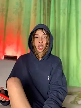 Snapshot of MiaaCute- chatting on October 2025 09:03:01 PM MiaaCute- online show from October 2025 09:03:01 PM