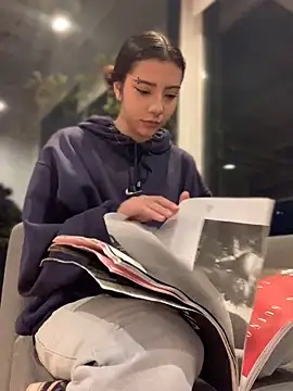 Snapshot of MiaaCute- chatting on October 2025 12:07:02 AM MiaaCute- online show from October 2025 12:07:02 AM