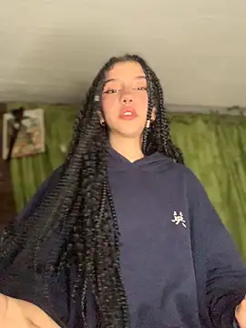 Snapshot of MiaaCute- chatting on November 2025 09:43:01 AM MiaaCute- online show from November 2025 09:43:01 AM