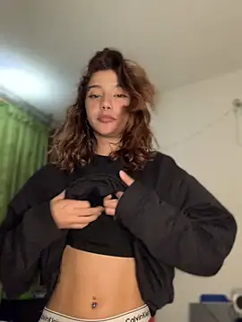 Snapshot of MiaaCute- chatting on January 2026 01:09:02 AM MiaaCute- online show from January 2026 01:09:02 AM