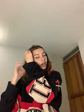 Snapshot of MiaaCute- chatting on February 2026 12:42:02 AM MiaaCute- online show from February 2026 12:42:02 AM