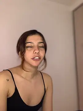 Snapshot of MiaaCute- chatting on April 2026 10:01:01 PM MiaaCute- online show from April 2026 10:01:01 PM