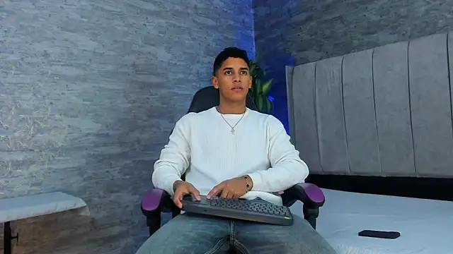 Zayne cross online show from October 2025 05:43:02 AM