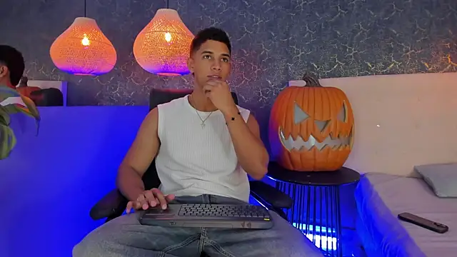 Zayne cross online show from October 2025 05:30:01 AM