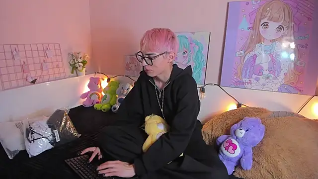 Strawberry Kitty  online show from November 2025 10:43:02 PM