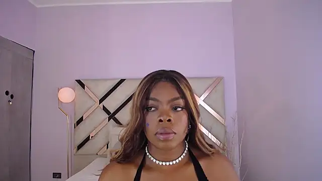 Maiacharris  online show from April 2026 12:09:02 PM