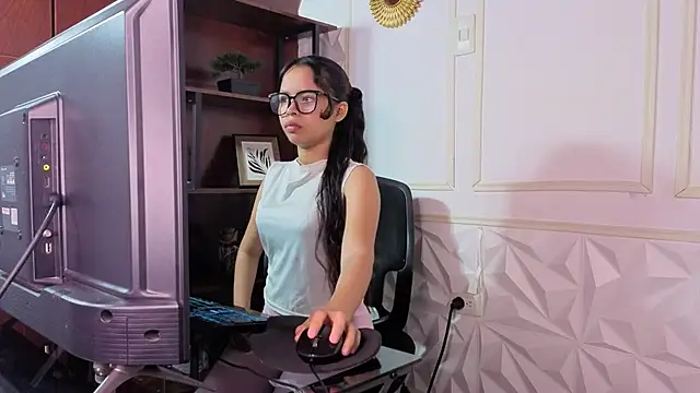 Snapshot of sharon_ivanna12 chatting on May 2026 07:41:01 PM sharon ivanna12 online show from May 2026 07:41:01 PM