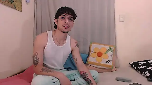 Snapshot of Gaia_16 chatting on February 2026 05:53:01 PM Gaia 16 online show from February 2026 05:53:01 PM