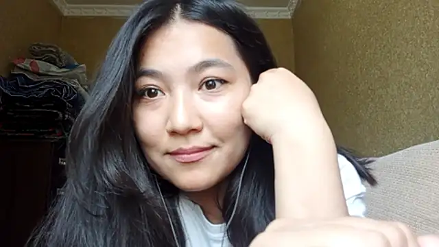 LinneaHyles online show from October 2025 05:22:02 AM