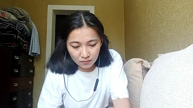 LinneaHyles online show from October 2025 05:30:01 AM