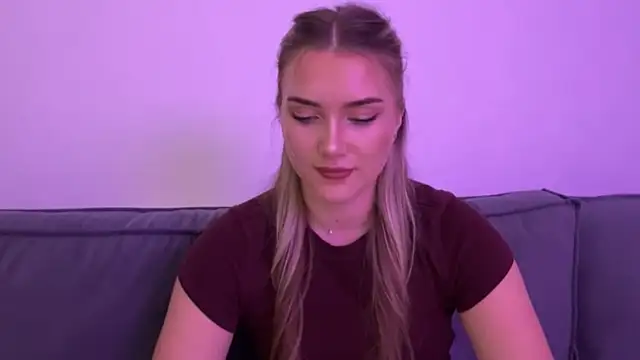 LouraStalter online show from November 2025 07:15:01 PM