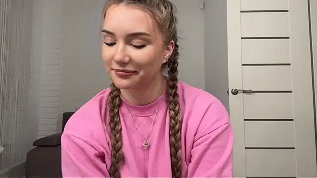 LouraStalter online show from November 2025 07:45:01 PM