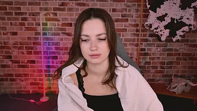 KiraVair online show from March 2026 12:11:01 PM