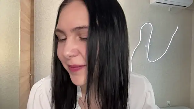 MyraLitterers online show from June 2026 04:15:01 PM