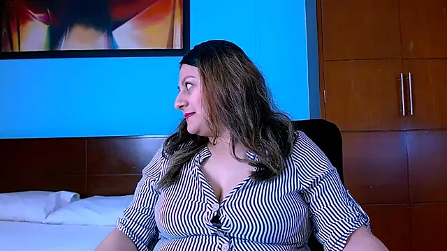 Lucero Lady 38 online show from October 2025 01:18:01 PM