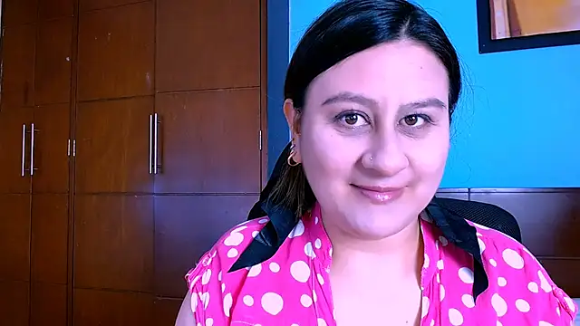 Lucero Lady 38 online show from November 2025 12:37:02 PM