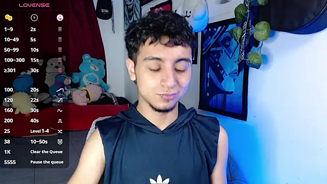 Snapshot of lukaOnline_ chatting on October 2025 12:44:02 AM lukaOnline online show from October 2025 12:44:02 AM