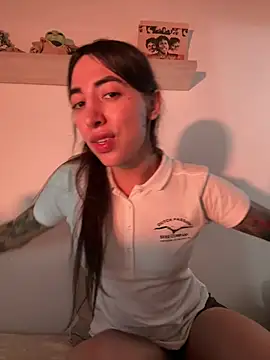 Snapshot of valeriahornier chatting on February 2026 10:05:02 PM valeriahornier online show from February 2026 10:05:02 PM