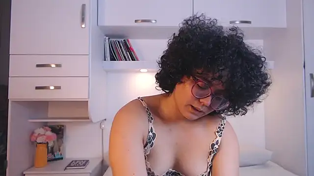 Snapshot of MartiRuis10 chatting on October 2025 08:20:02 PM MartiRuis10 online show from October 2025 08:20:02 PM