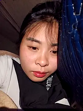 Squirrel-Pear online show from December 2025 09:11:02 PM